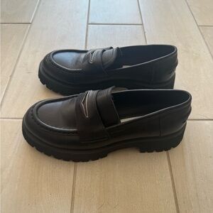 Women’s chunky lug sole Black Loafers size 8 / 38 EU